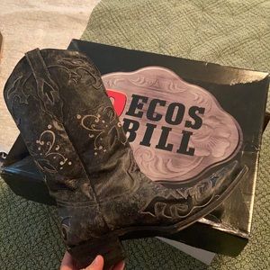 Size 8 cowgirl boots